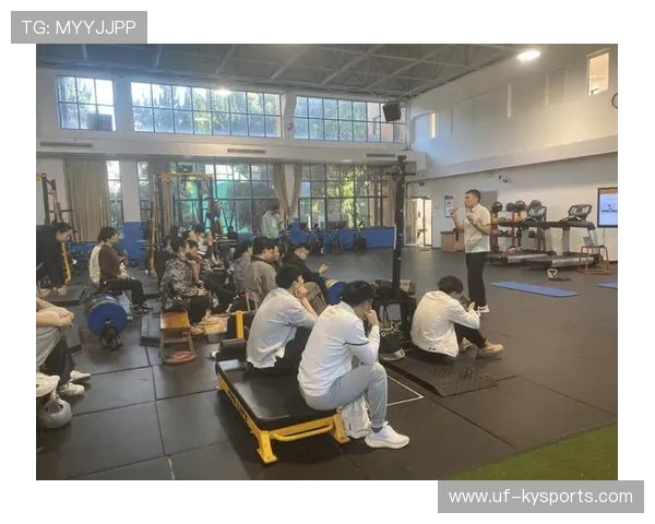 国际游泳教练在训练中重视技术细节与体能结合为长期发展奠定基础 国际游泳教练在训练中重视技术细节与体能结合为长期发展奠定基础